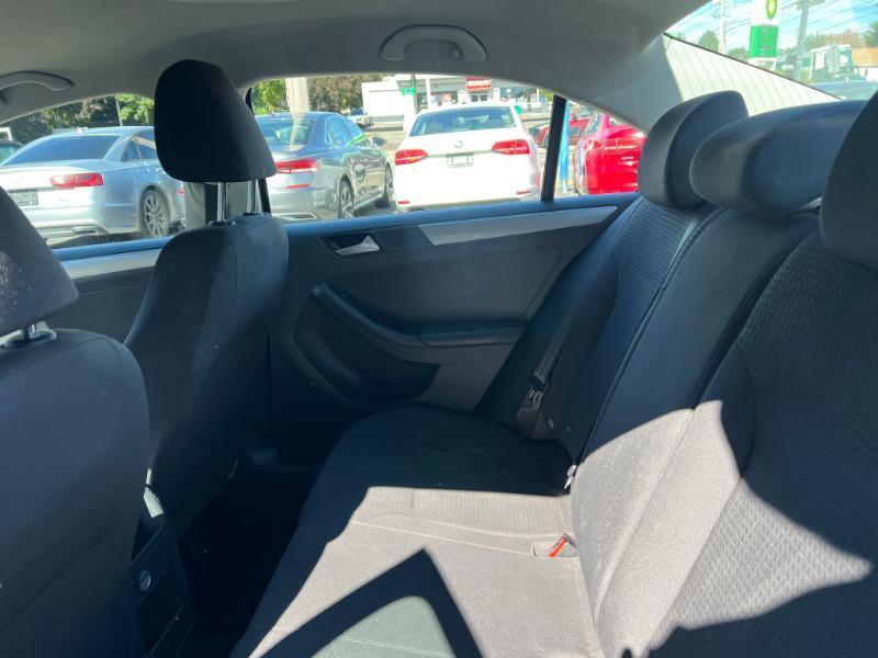Volkswagen Jetta SE 6A 2016