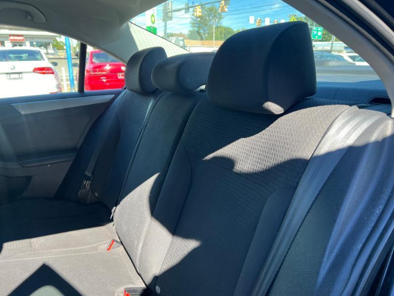 Volkswagen Jetta SE 6A 2016