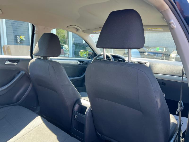 Volkswagen Jetta SE 6A 2016