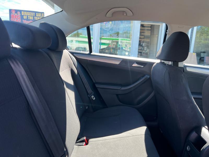 Volkswagen Jetta SE 6A 2016