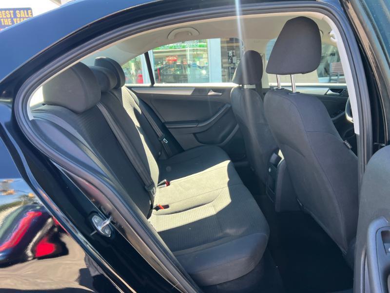 Volkswagen Jetta SE 6A 2016