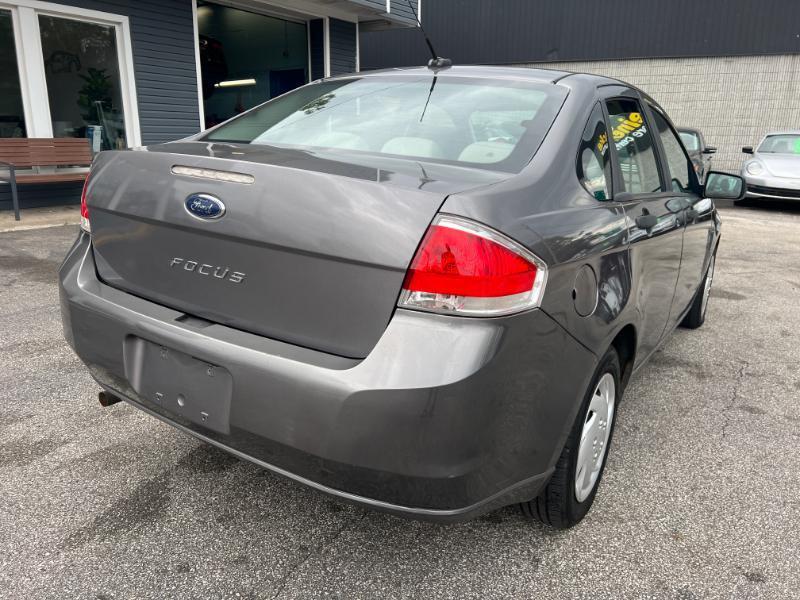 Ford Focus S Sedan 2011