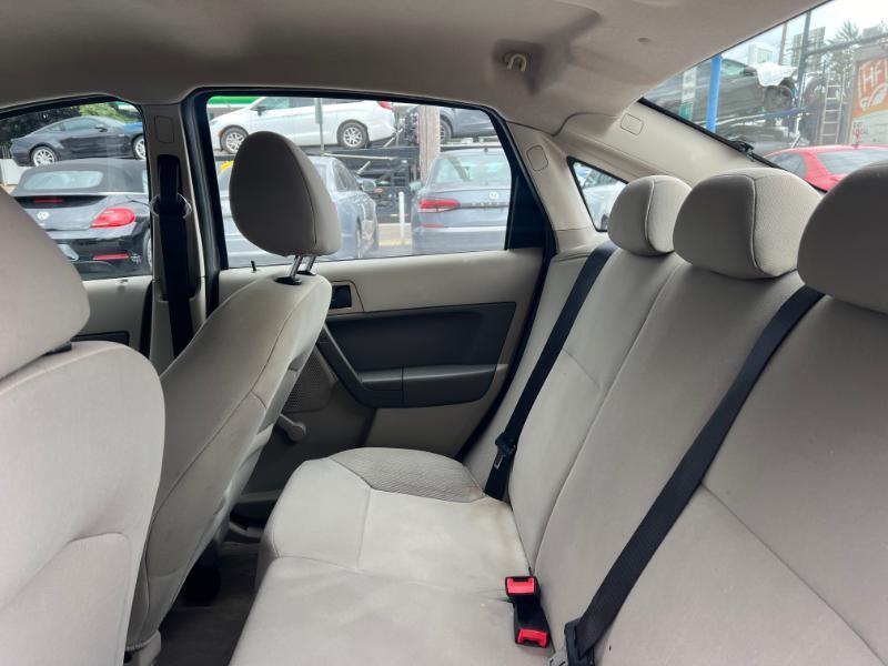 Ford Focus S Sedan 2011