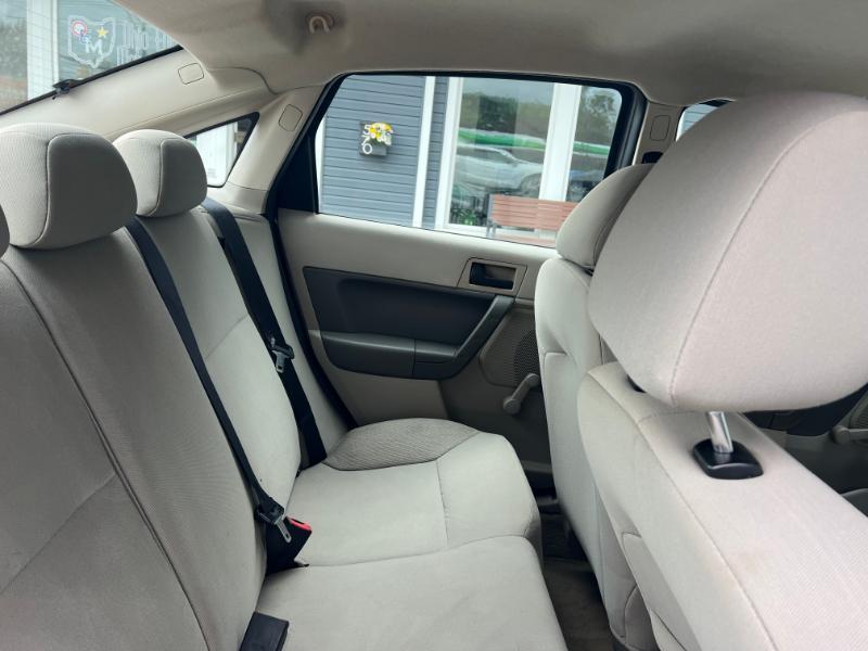 Ford Focus S Sedan 2011