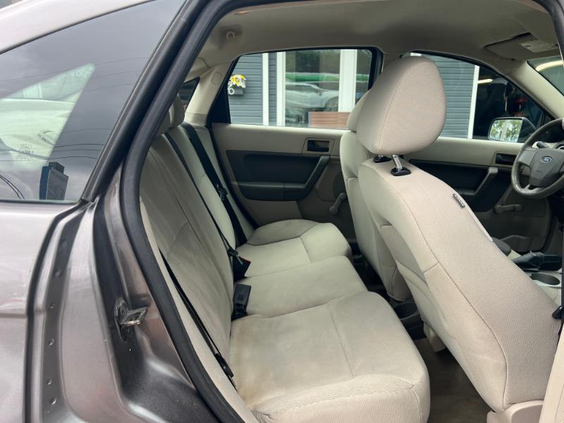 Ford Focus S Sedan 2011