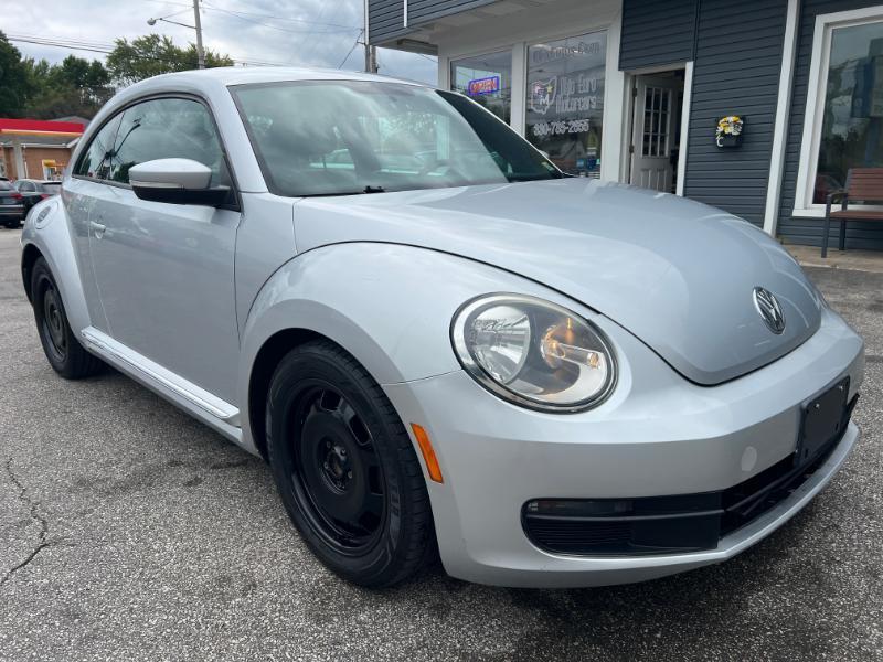 Volkswagen Beetle 2.5L w/Sunroof Sound & Nav 2012