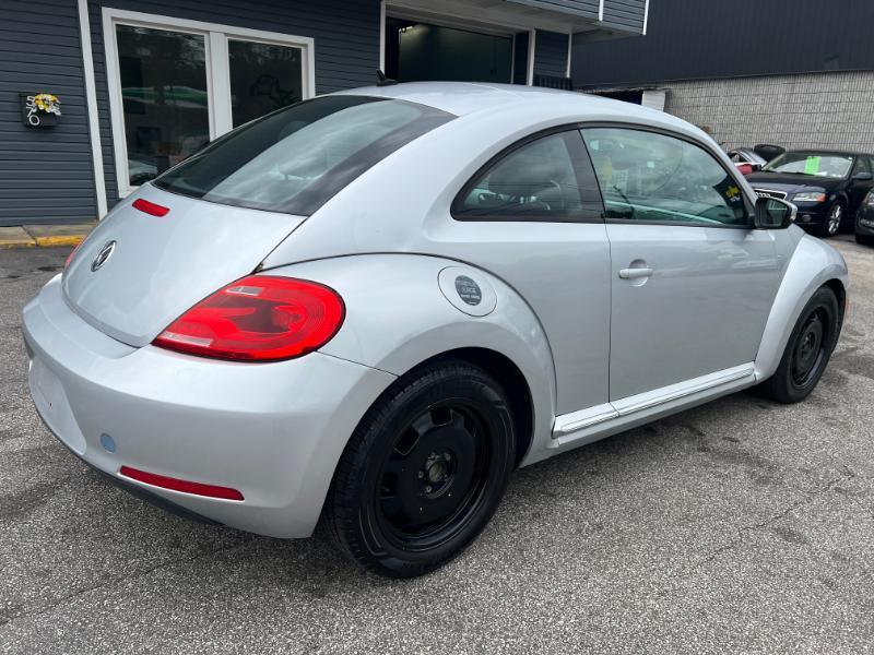 Volkswagen Beetle 2.5L w/Sunroof Sound & Nav 2012