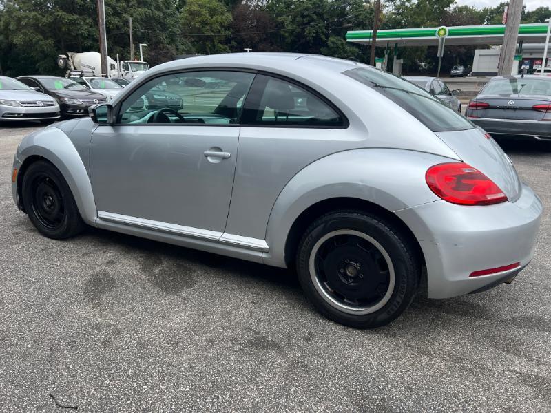 Volkswagen Beetle 2.5L w/Sunroof Sound & Nav 2012