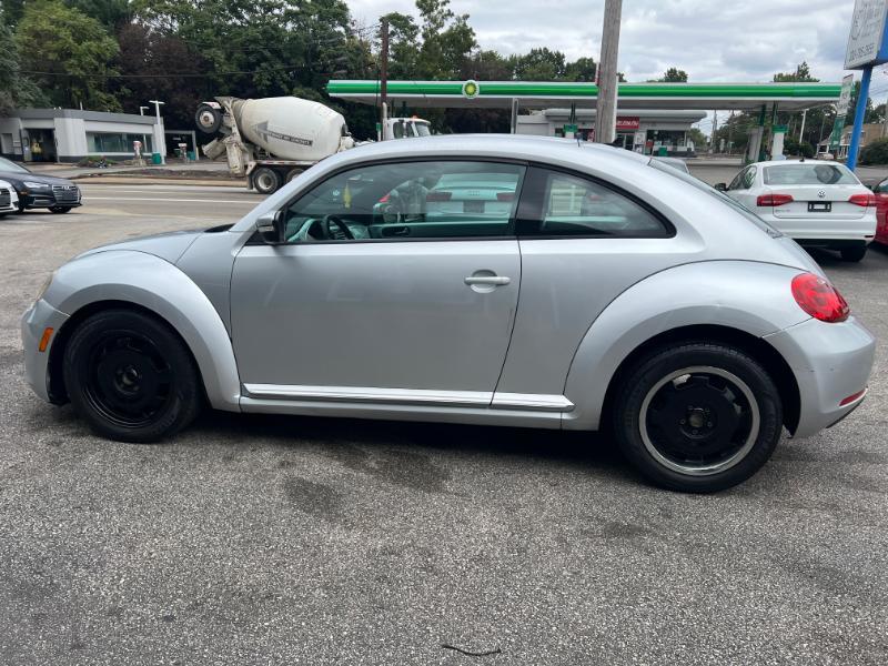 Volkswagen Beetle 2.5L w/Sunroof Sound & Nav 2012