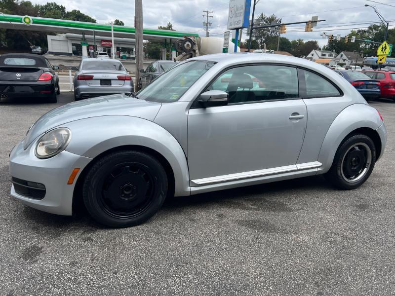 Volkswagen Beetle 2.5L w/Sunroof Sound & Nav 2012