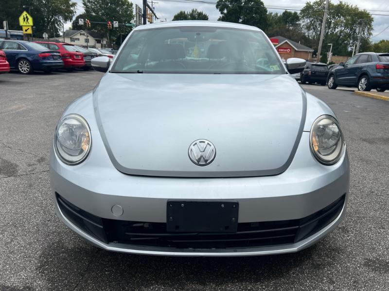Volkswagen Beetle 2.5L w/Sunroof Sound & Nav 2012
