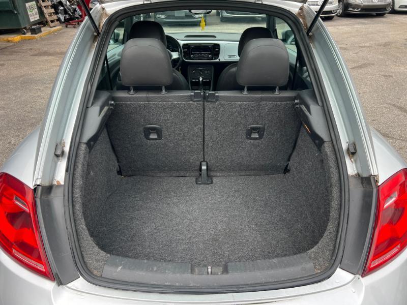 Volkswagen Beetle 2.5L w/Sunroof Sound & Nav 2012