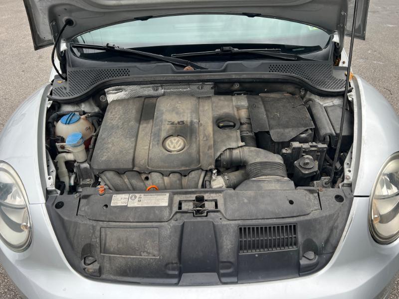 Volkswagen Beetle 2.5L w/Sunroof Sound & Nav 2012