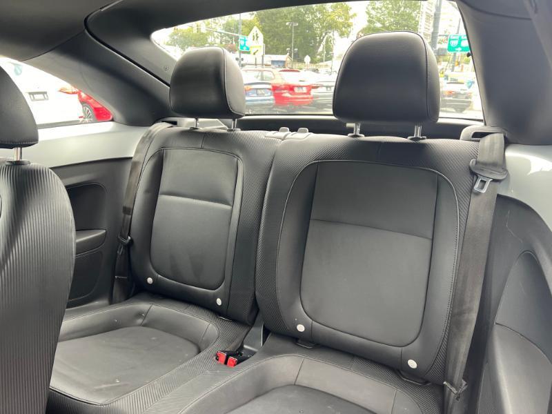 Volkswagen Beetle 2.5L w/Sunroof Sound & Nav 2012