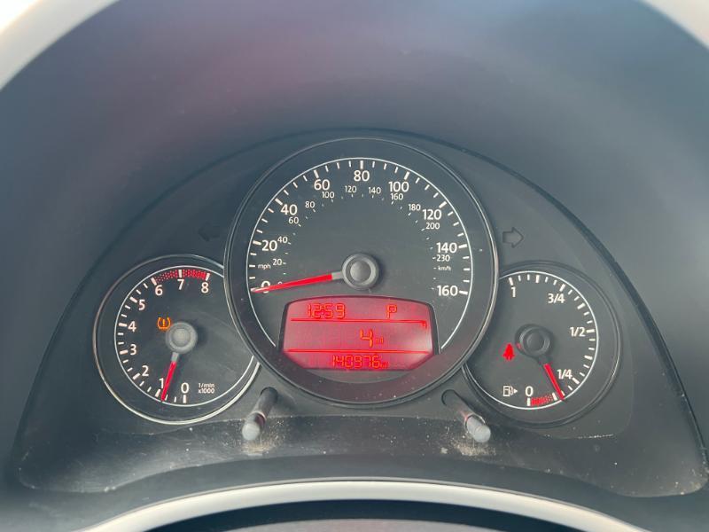 Volkswagen Beetle 2.5L w/Sunroof Sound & Nav 2012