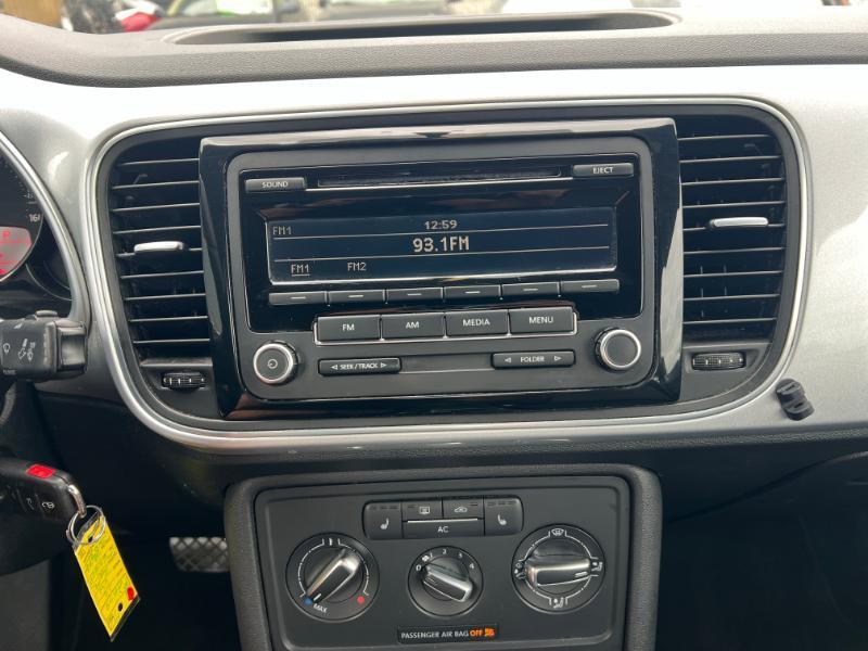 Volkswagen Beetle 2.5L w/Sunroof Sound & Nav 2012