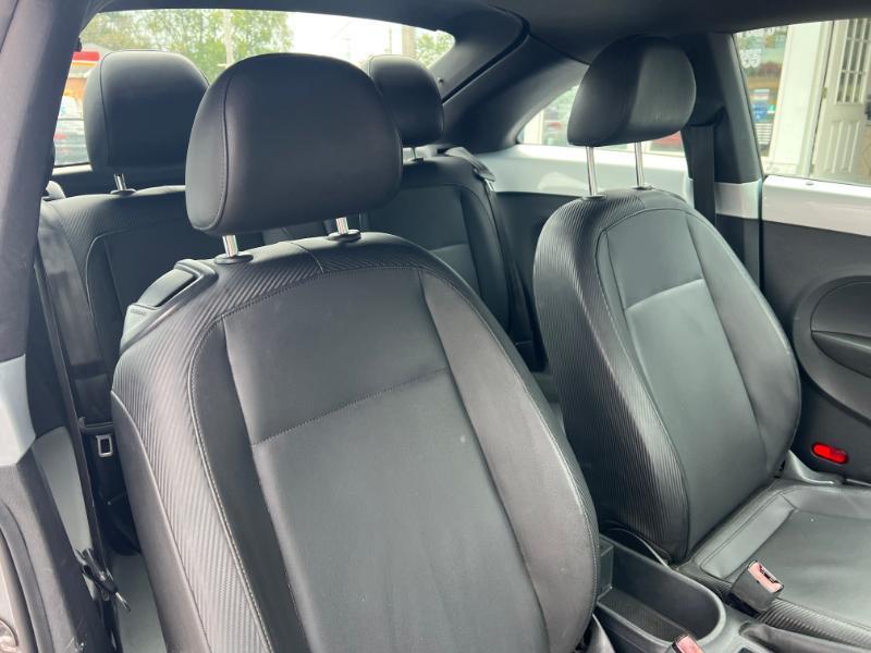 Volkswagen Beetle 2.5L w/Sunroof Sound & Nav 2012