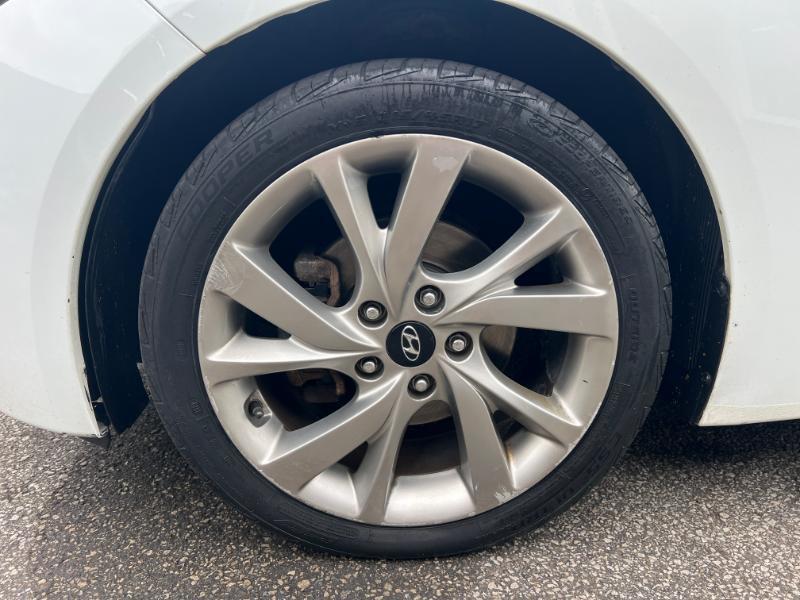 Hyundai Veloster Base 6MT 2016