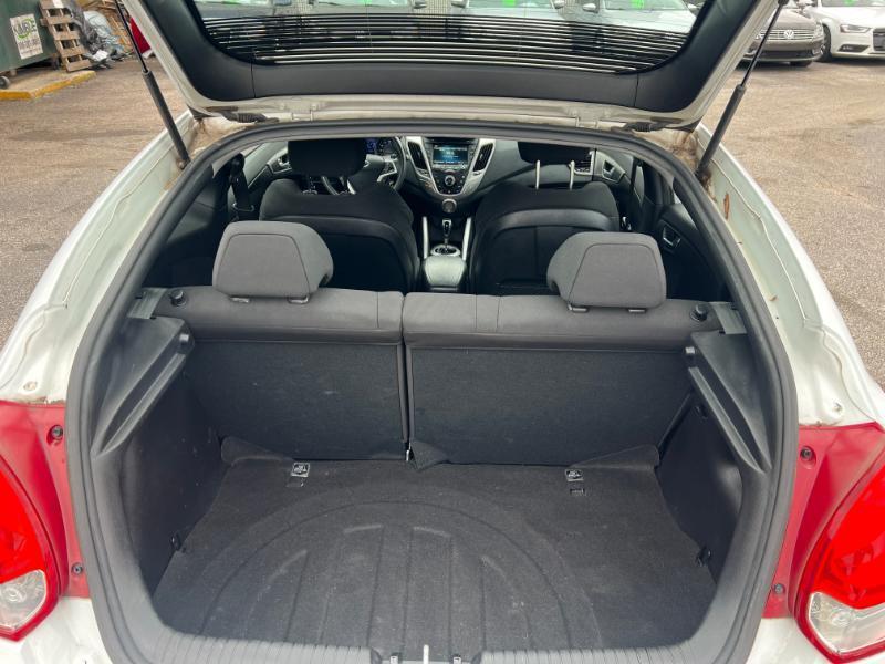 Hyundai Veloster Base 6MT 2016