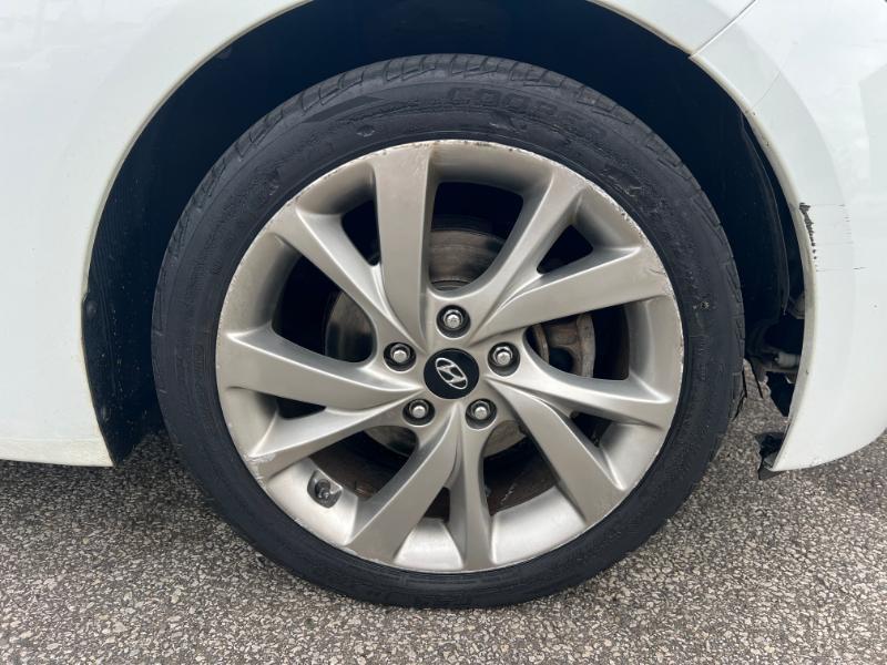 Hyundai Veloster Base 6MT 2016