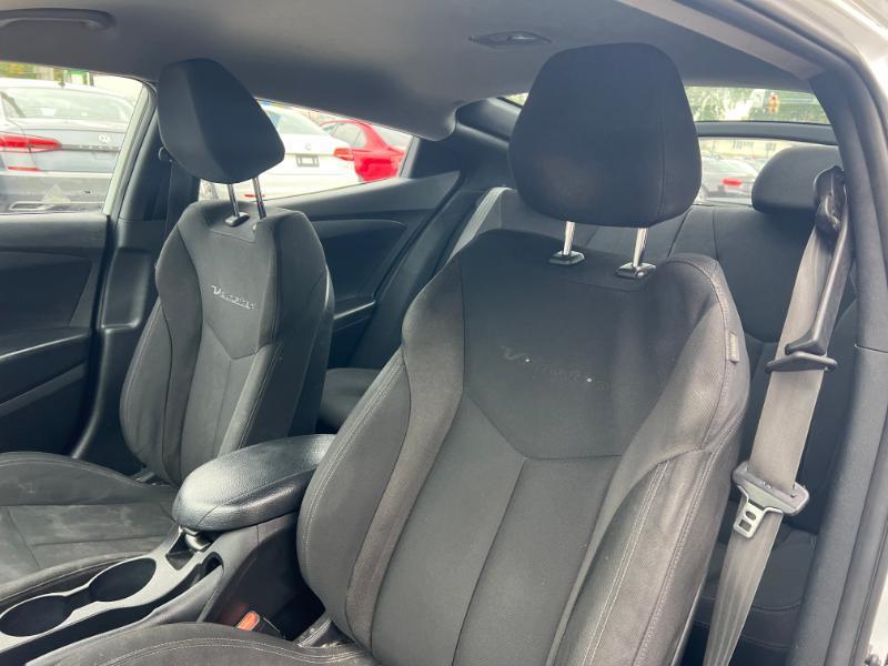 Hyundai Veloster Base 6MT 2016