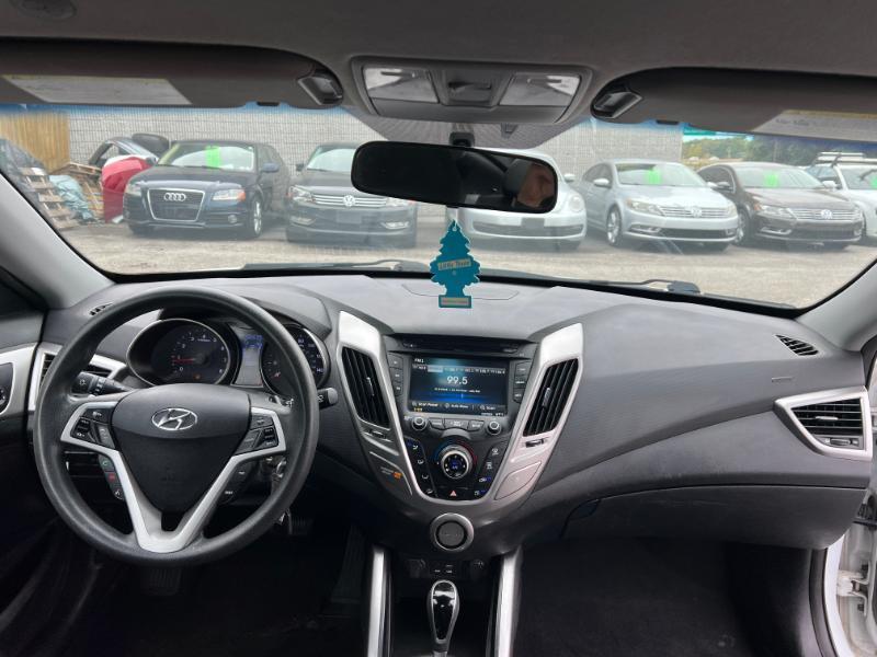 Hyundai Veloster Base 6MT 2016