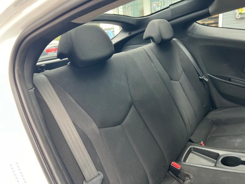 Hyundai Veloster Base 6MT 2016