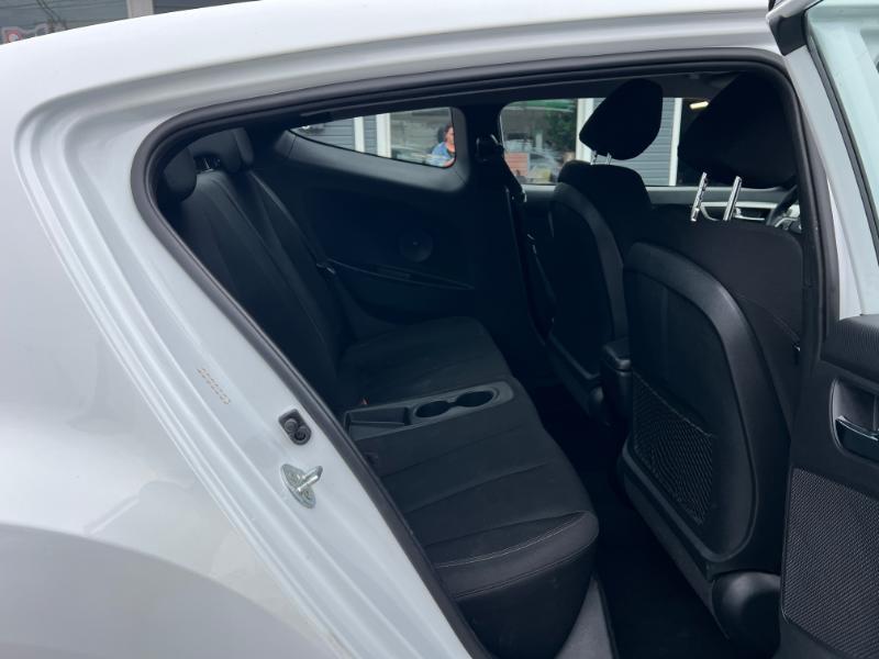 Hyundai Veloster Base 6MT 2016