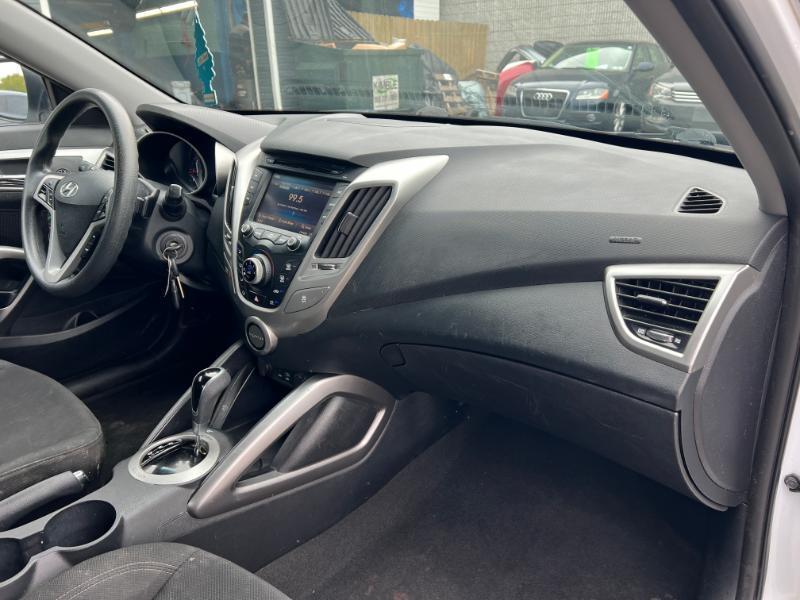 Hyundai Veloster Base 6MT 2016