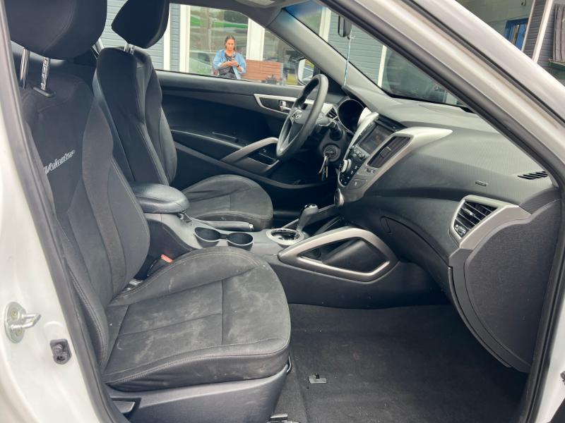 Hyundai Veloster Base 6MT 2016