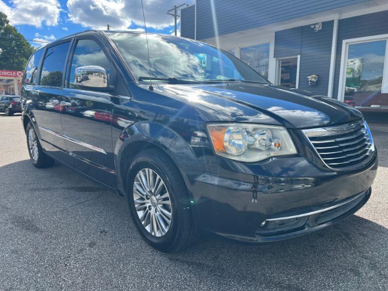 Chrysler Town & Country Touring-L 2013