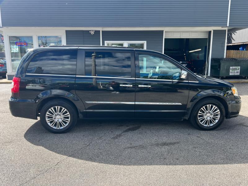 Chrysler Town & Country Touring-L 2013