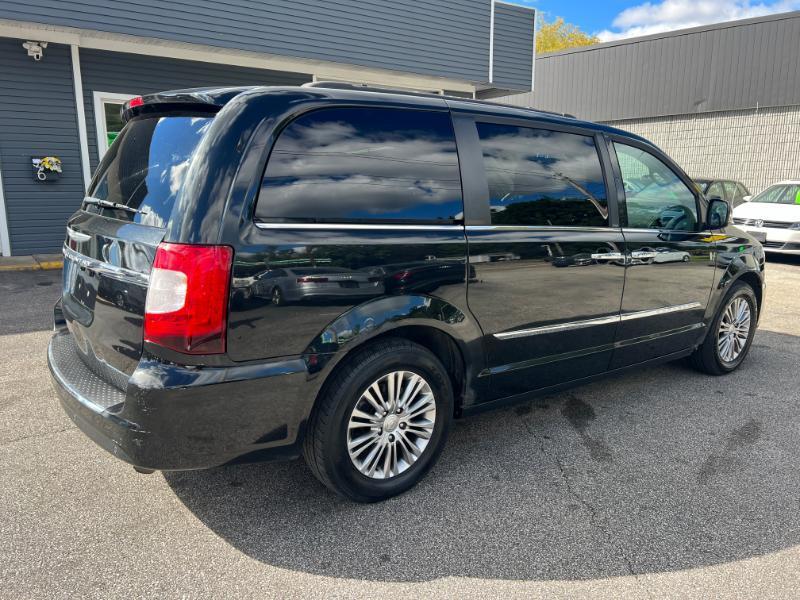 Chrysler Town & Country Touring-L 2013