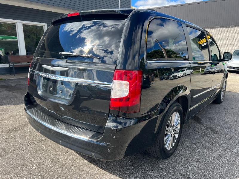 Chrysler Town & Country Touring-L 2013