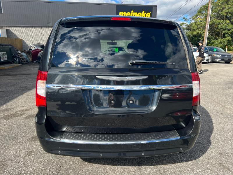 Chrysler Town & Country Touring-L 2013