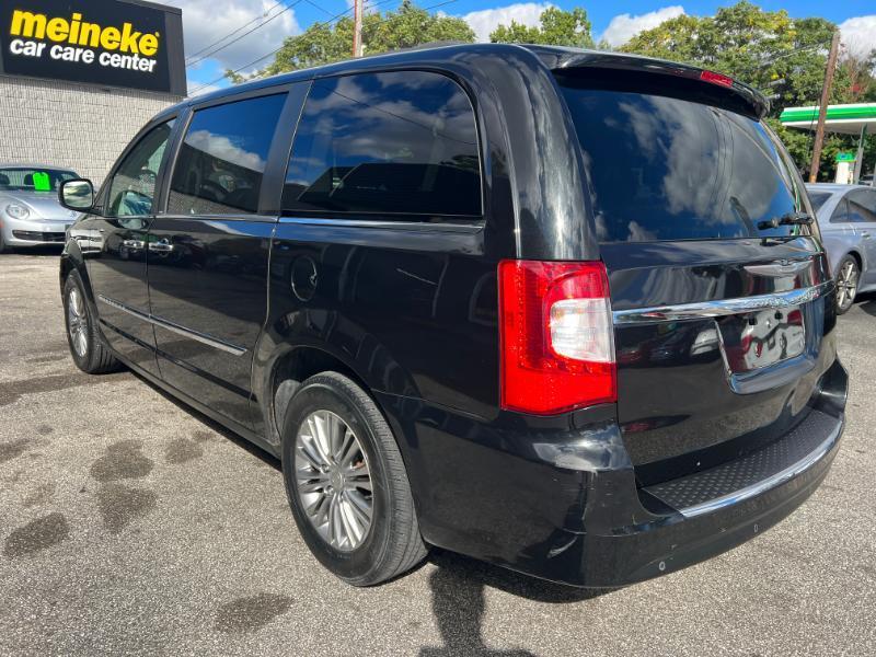 Chrysler Town & Country Touring-L 2013