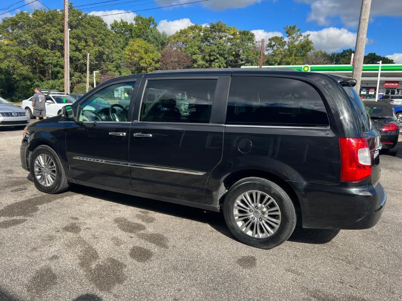 Chrysler Town & Country Touring-L 2013