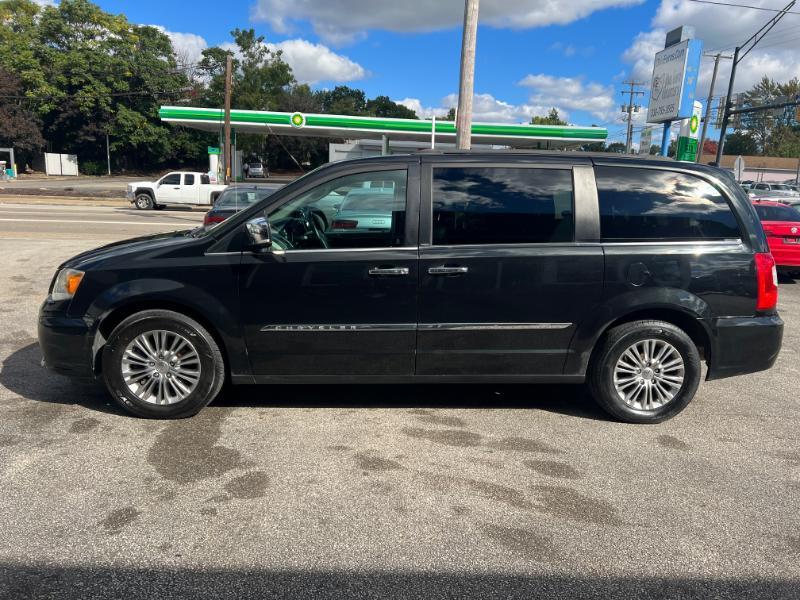 Chrysler Town & Country Touring-L 2013