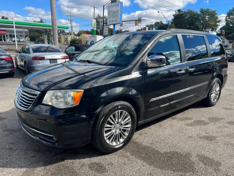 Chrysler Town & Country Touring-L 2013