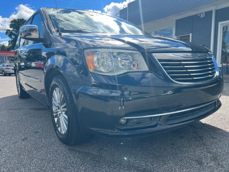 Chrysler Town & Country Touring-L 2013