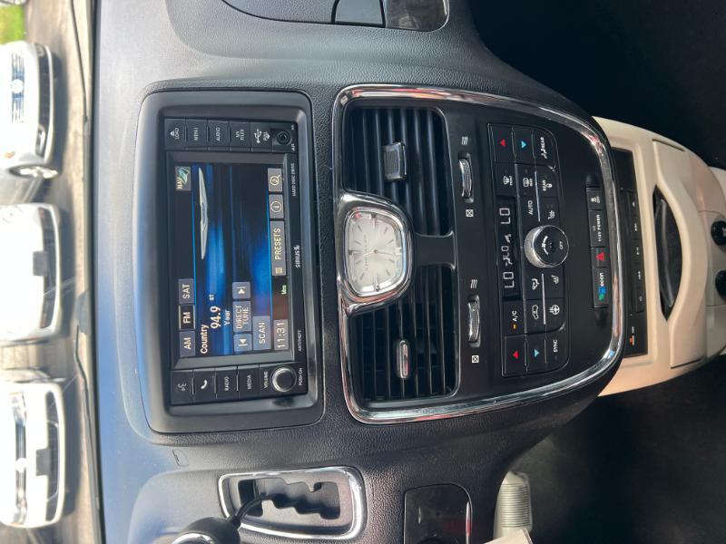 Chrysler Town & Country Touring-L 2013