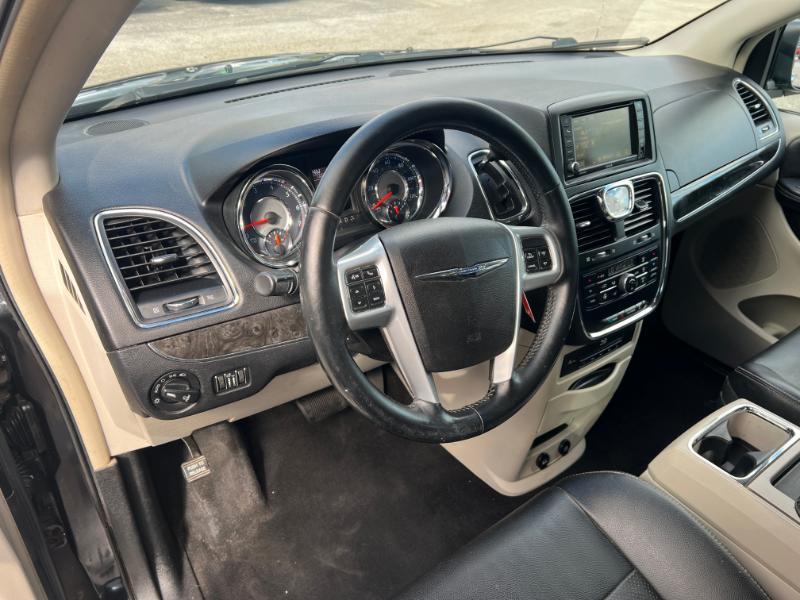 Chrysler Town & Country Touring-L 2013