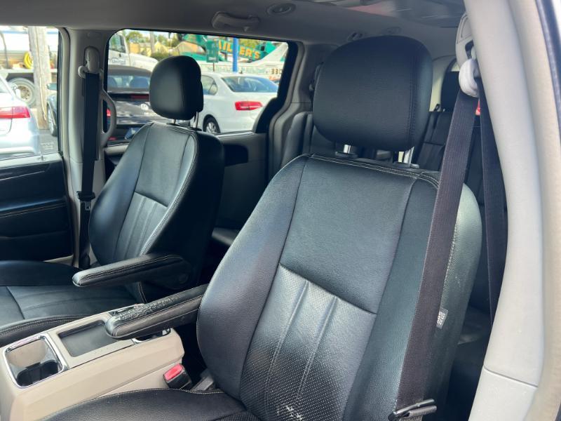 Chrysler Town & Country Touring-L 2013