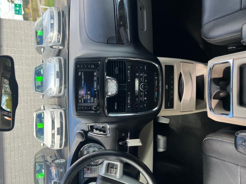 Chrysler Town & Country Touring-L 2013