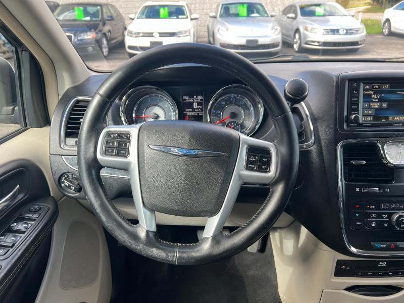 Chrysler Town & Country Touring-L 2013