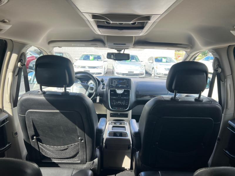 Chrysler Town & Country Touring-L 2013