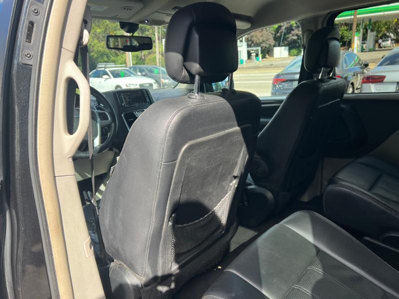 Chrysler Town & Country Touring-L 2013
