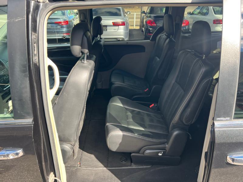 Chrysler Town & Country Touring-L 2013