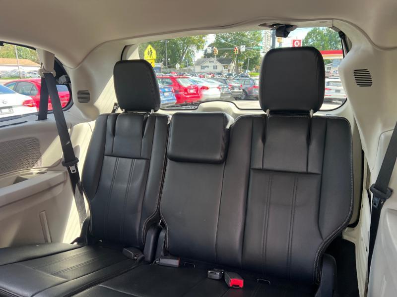 Chrysler Town & Country Touring-L 2013