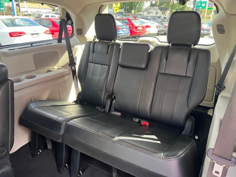 Chrysler Town & Country Touring-L 2013